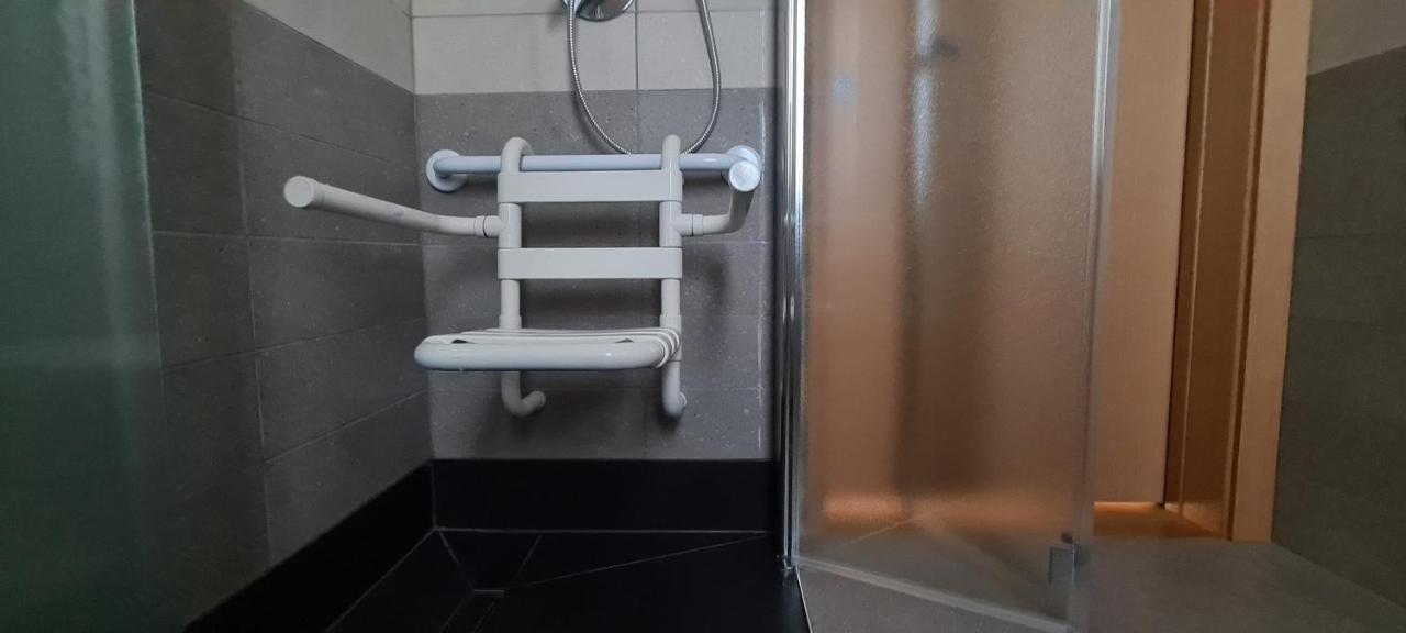 Garda Lake Aloha Apartments 토르볼레 외부 사진